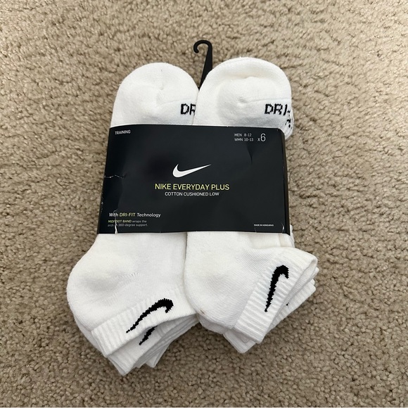 Nike Everyday Plus White Ankle Sport Athletic Socks NWT 6 pairs - Picture 1 of 5